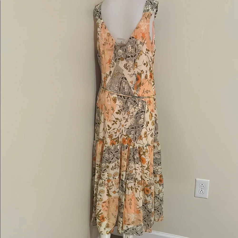 Elegant Floral Maxi Dress in Peach and Cream - Picture 6 of 7